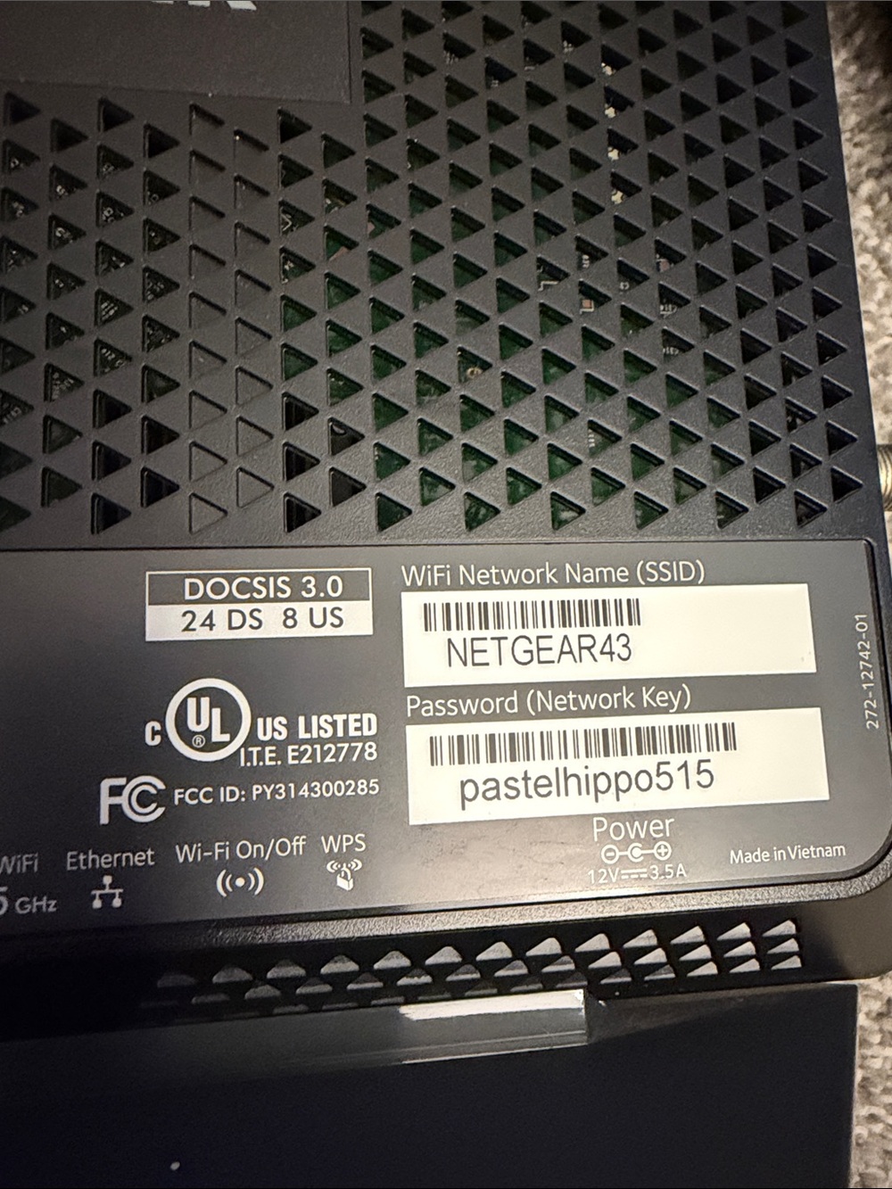 Netgear AC1900 WiFi Cable Modem Router Model C6900 - Picture 4 of 8